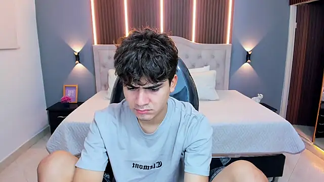 Tommy18   online show from March 22, 3:54 am