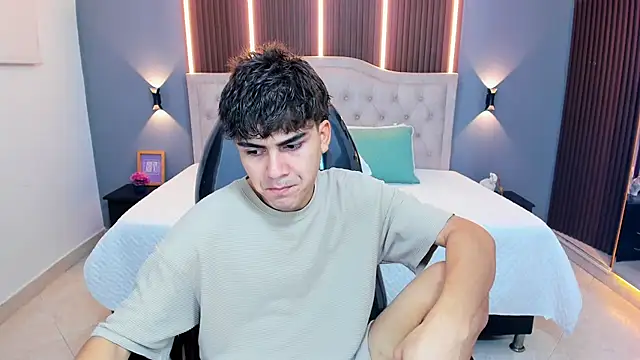 Tommy18   online show from April 16, 3:29 am