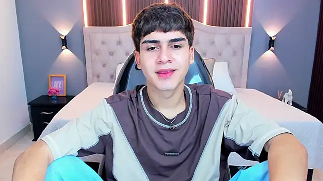 Tommy18   online show from June 21, 3:09 am