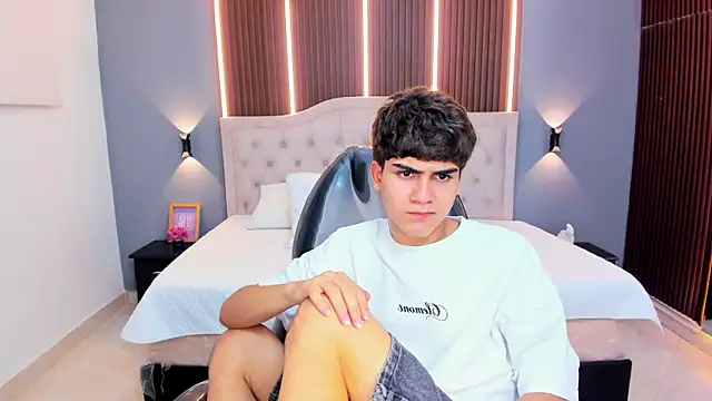 Tommy18   online show from July 3, 3:13 am