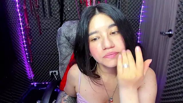 lilihot  online show from February 19, 4:00 pm