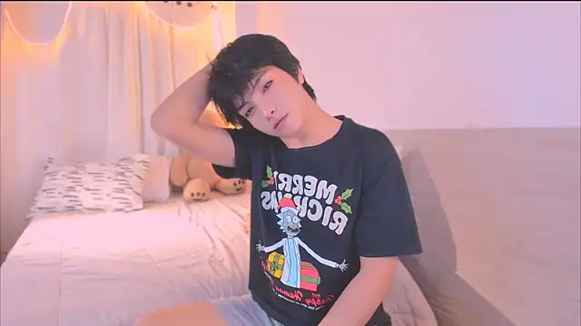 AllanYong18 online show from November 13, 1:10 pm