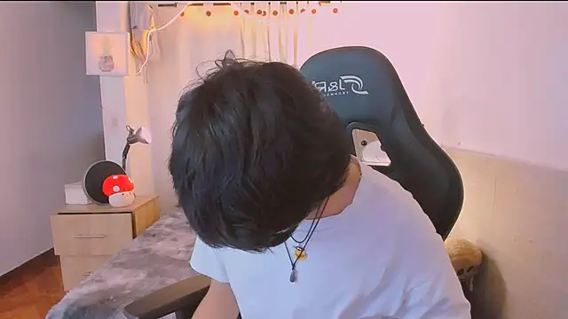 AllanYong18 online show from April 5, 11:29 am