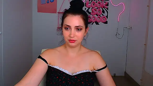Snapshot of Amalia_amor chatting on August 5, 5:43 am Amalia amor online show from August 5, 5:43 am