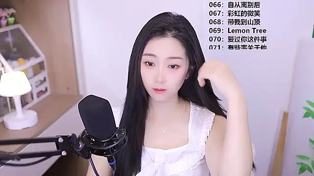 Snapshot of Muzi-sing chatting on May 18, 10:32 am Muzi-sing online show from May 18, 10:32 am