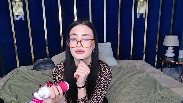 Snapshot of EmmaLawrens chatting on February 7, 3:41 pm EmmaLawrens online show from February 7, 3:41 pm