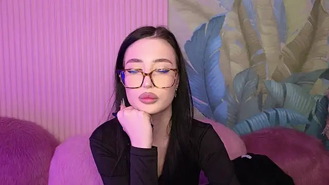 Snapshot of EmmaLawrens chatting on February 19, 12:00 pm EmmaLawrens online show from February 19, 12:00 pm