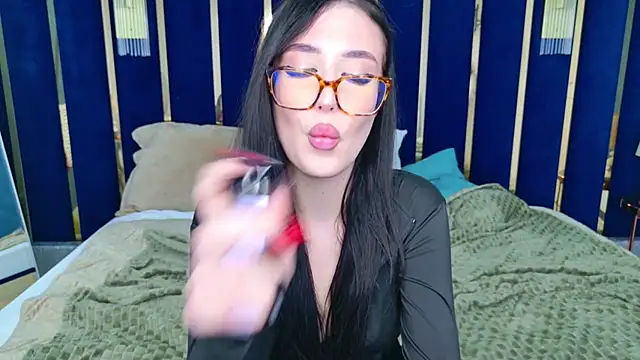 Snapshot of EmmaLawrens chatting on February 22, 8:42 pm EmmaLawrens online show from February 22, 8:42 pm