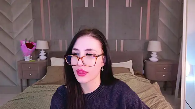 Snapshot of EmmaLawrens chatting on March 8, 10:32 am EmmaLawrens online show from March 8, 10:32 am