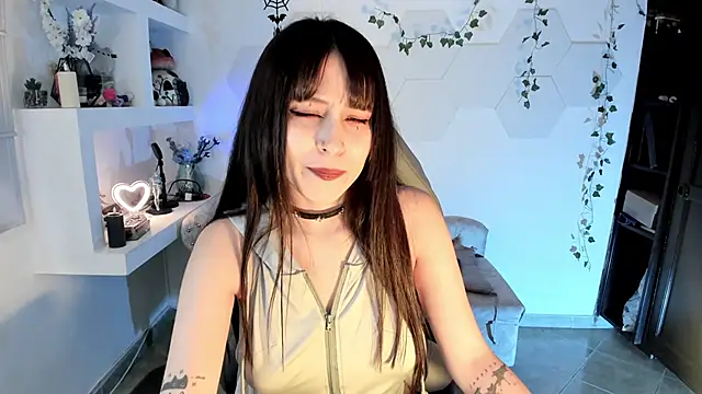 Effy Devalk online show from October 8, 2:36 pm