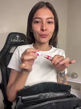 Snapshot of Aleska_Miami chatting on May 4, 2:24 pm Aleska Miami online show from May 4, 2:24 pm