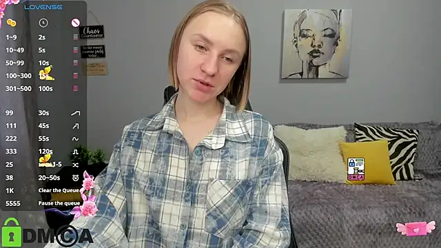Snapshot of BeautyBlondy chatting on April 23, 12:29 pm BeautyBlondy online show from April 23, 12:29 pm