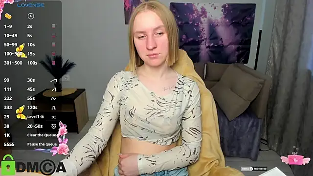 Snapshot of BeautyBlondy chatting on May 4, 12:34 pm BeautyBlondy online show from May 4, 12:34 pm