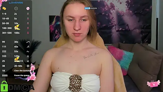 Snapshot of BeautyBlondy chatting on May 8, 12:21 pm BeautyBlondy online show from May 8, 12:21 pm