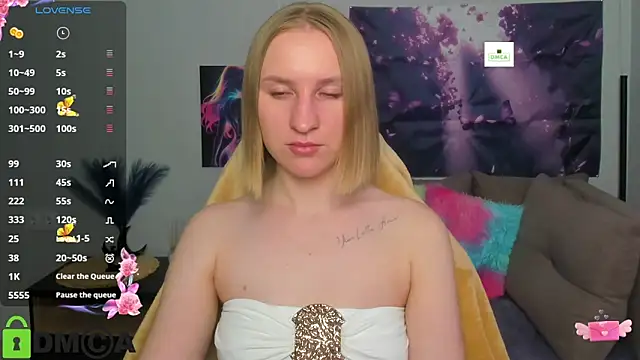 Snapshot of BeautyBlondy chatting on May 12, 12:35 pm BeautyBlondy online show from May 12, 12:35 pm