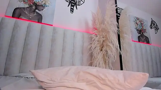 Snapshot of _Cristal_Collins chatting on January 18, 11:22 pm Cristal Collins online show from January 18, 11:22 pm
