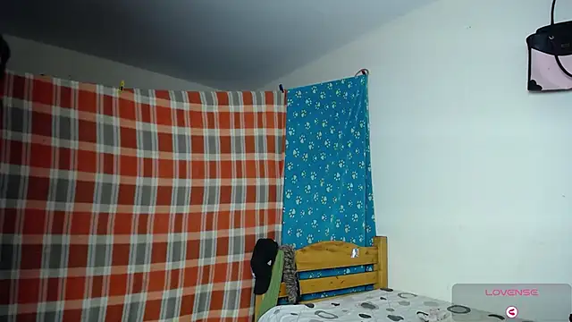 Snapshot of boysLittle chatting on January 8, 12:46 am boysLittle online show from January 8, 12:46 am