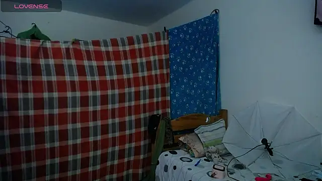 Snapshot of boysLittle chatting on January 9, 9:45 am boysLittle online show from January 9, 9:45 am