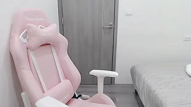 Snapshot of minnie9009 chatting on October 31, 4:19 pm minnie9009 online show from October 31, 4:19 pm