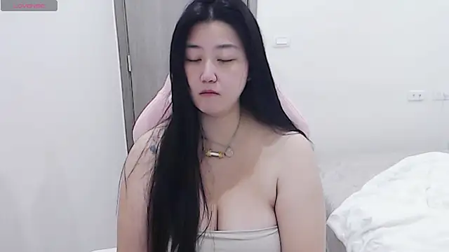 Snapshot of minnie9009 chatting on November 18, 8:08 am minnie9009 online show from November 18, 8:08 am