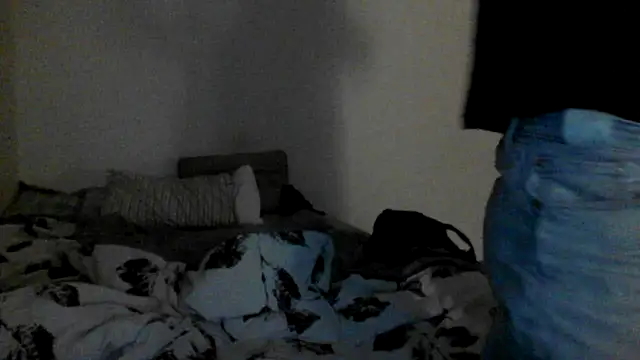 allnaked00 online show from April 17, 11:30 pm