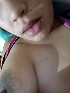 Snapshot of oliveira_k chatting on February 3, 10:15 pm oliveira k online show from February 3, 10:15 pm