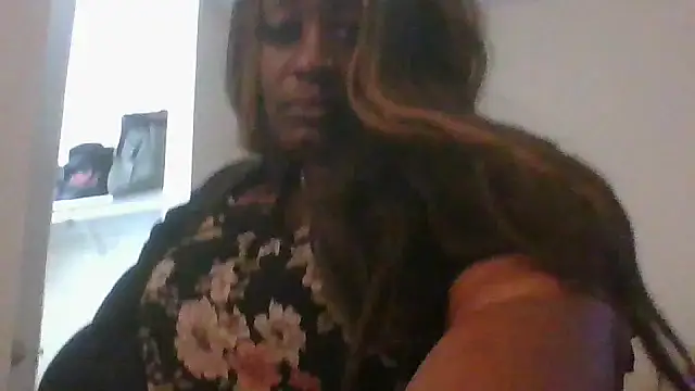 ExoticChocolit online show from December 4, 6:23 am