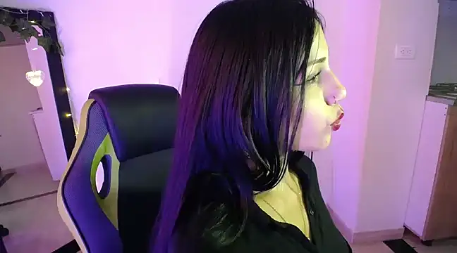 Snapshot of Karina_KloudOne chatting on January 14, 9:09 pm Karina KloudOne online show from January 14, 9:09 pm