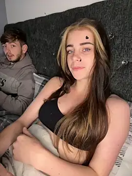 Snapshot of VioletxBlue chatting on October 15, 1:11 pm VioletxBlue online show from October 15, 1:11 pm