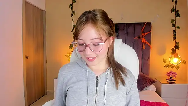 Dahlia Rousse online show from October 10, 9:47 pm