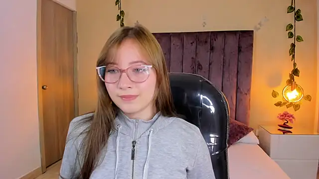 Dahlia Rousse online show from October 27, 9:19 pm