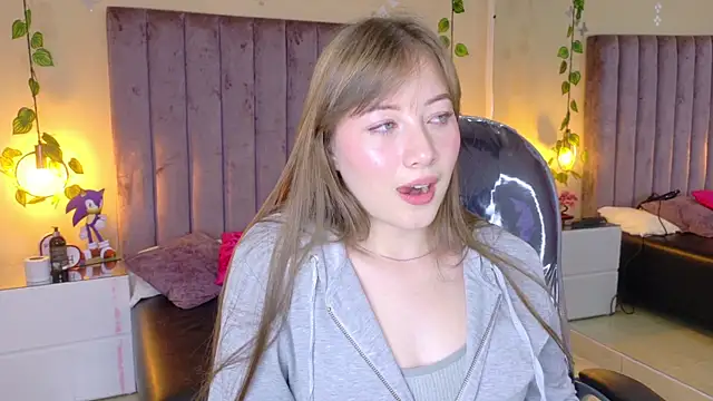 Dahlia Rousse online show from January 6, 6:50 am