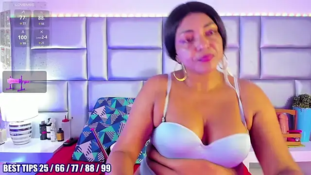 LovelyNickii online show from February 15, 1:41 pm