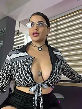 AlynAllen online show from April 19, 6:43 pm