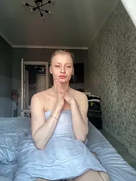 Snapshot of BeatriceXCute chatting on February 18, 7:32 am BeatriceXCute online show from February 18, 7:32 am