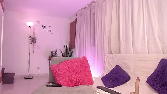 Snapshot of Katalina_Rosee chatting on January 26, 5:45 am Katalina Rosee online show from January 26, 5:45 am