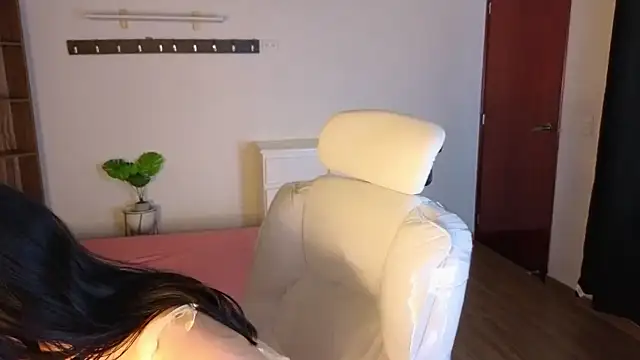 Renaxi Smith online show from March 14, 7:52 pm