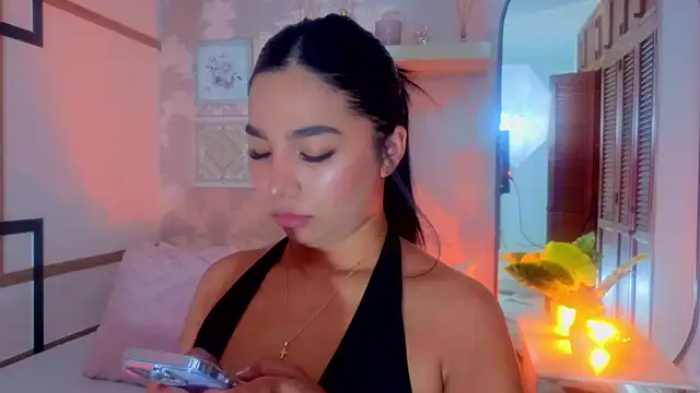 Snapshot of CharlotteGraay chatting on June 18, 7:40 pm CharlotteGraay online show from June 18, 7:40 pm