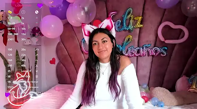 Snapshot of sweetfoxy_17 chatting on February 18, 6:58 pm sweetfoxy 17 online show from February 18, 6:58 pm