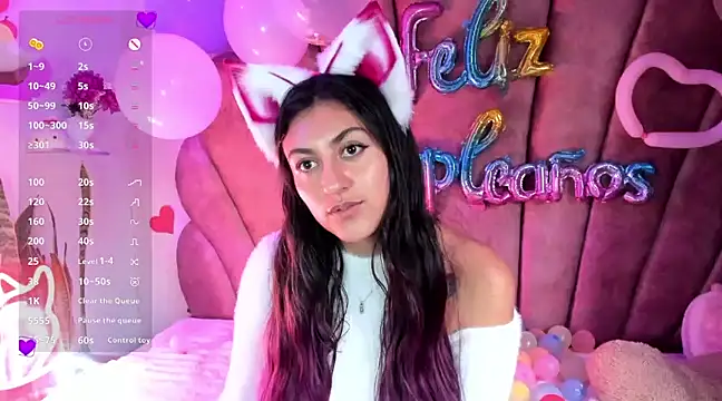 Snapshot of sweetfoxy_17 chatting on February 18, 10:03 pm sweetfoxy 17 online show from February 18, 10:03 pm