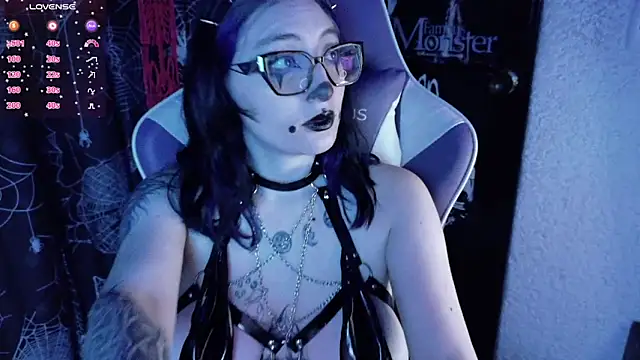 Kimlennox  online show from March 25, 2:01 pm