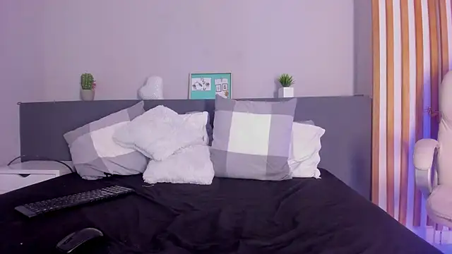 Snapshot of ary-london chatting on January 10, 10:57 pm ary-london online show from January 10, 10:57 pm