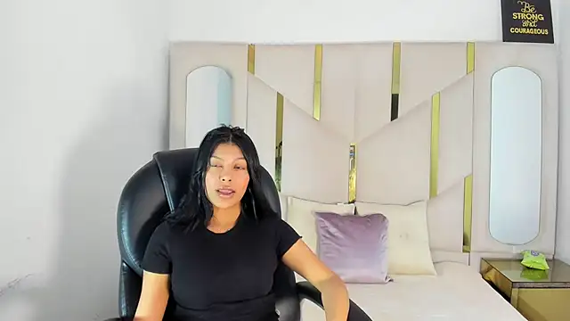 Snapshot of Salmaportman69 chatting on February 7, 2:21 pm Salmaportman69 online show from February 7, 2:21 pm