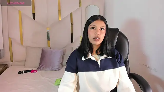 Snapshot of Salmaportman69 chatting on February 14, 2:36 pm Salmaportman69 online show from February 14, 2:36 pm