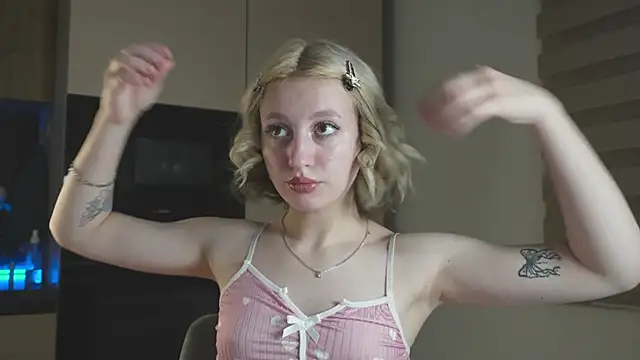 milasmiu online show from March 14, 5:02 pm