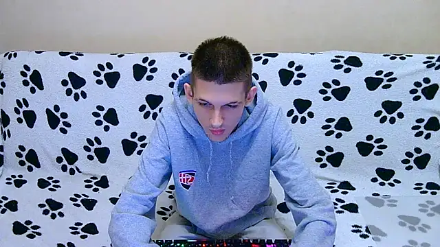 Lester Broo online show from April 18, 9:37 pm