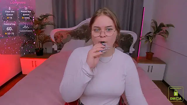 Erica  Alta online show from November 17, 6:52 am