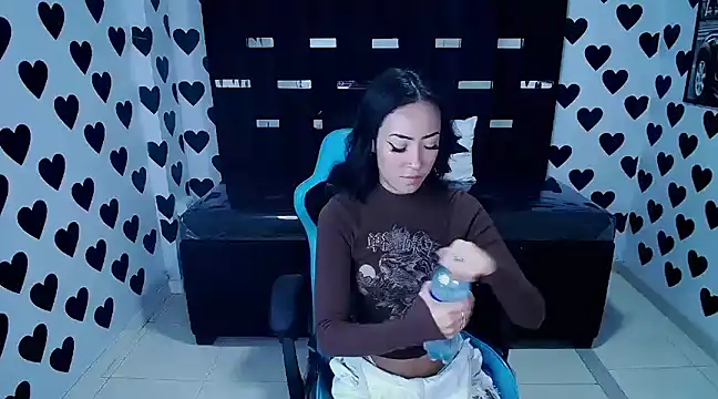victoria ricci a online show from February 18, 4:37 pm