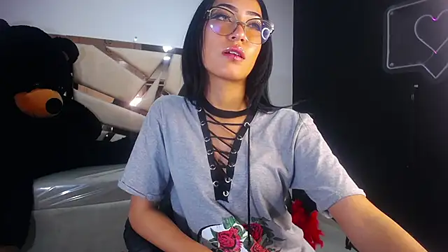victoria ricci a online show from March 8, 4:39 pm