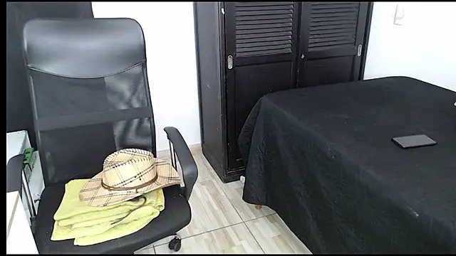 Snapshot of avis_lara chatting on October 31, 3:46 pm avis lara online show from October 31, 3:46 pm